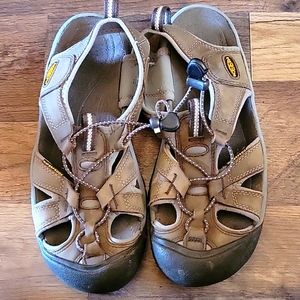 Keen size 9 shoes